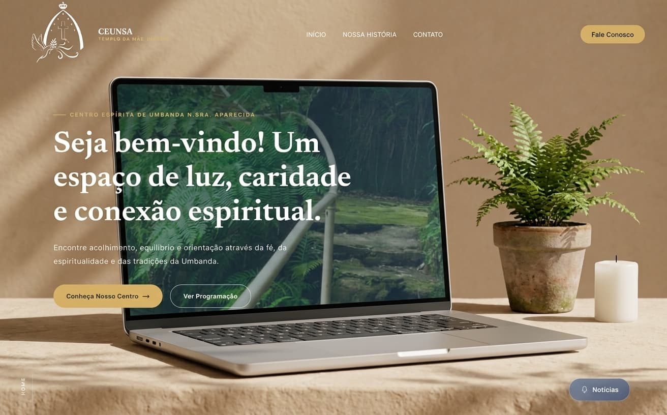 Máquina de costura em um ateliê com pouca luz